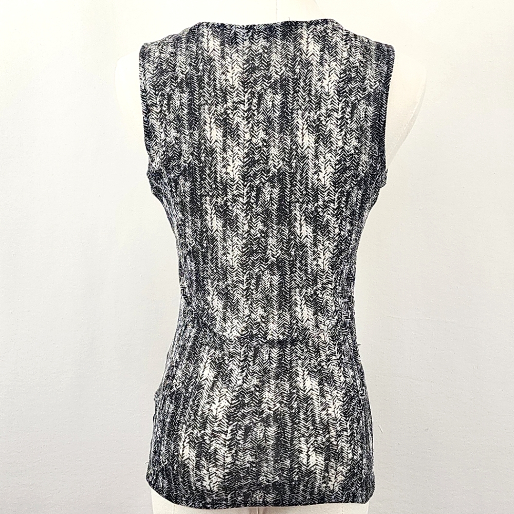 Sleeveless Black & White Textured Tank Top - Picture 7 of 11